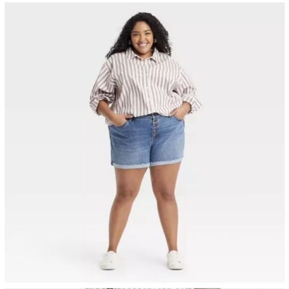 Ava & Viv Pants - NWT Ava & Viv button Front jean shorts mid-rise Midi